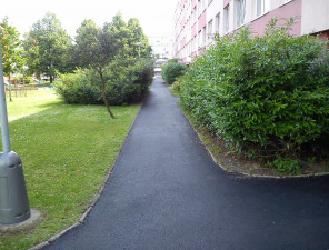 Oprava chodníku v části ul. Cítolibská, U Pramenu a Zahradní, Louny - živičný koberec